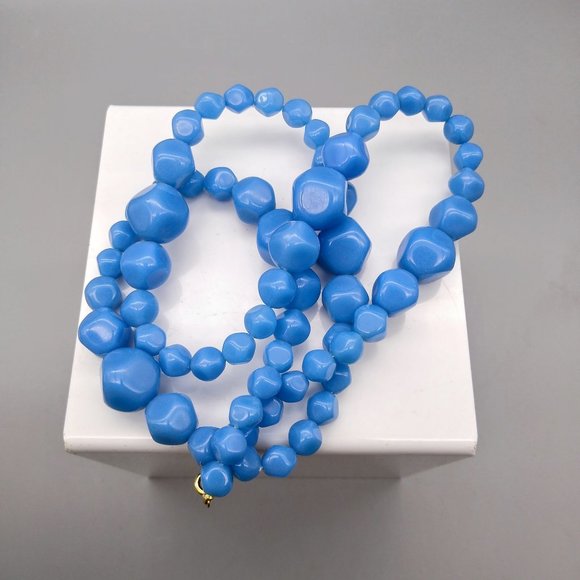Vintage Trifari Blue Beads Necklace, Chic Lucite Strand - Picture 4 of 4